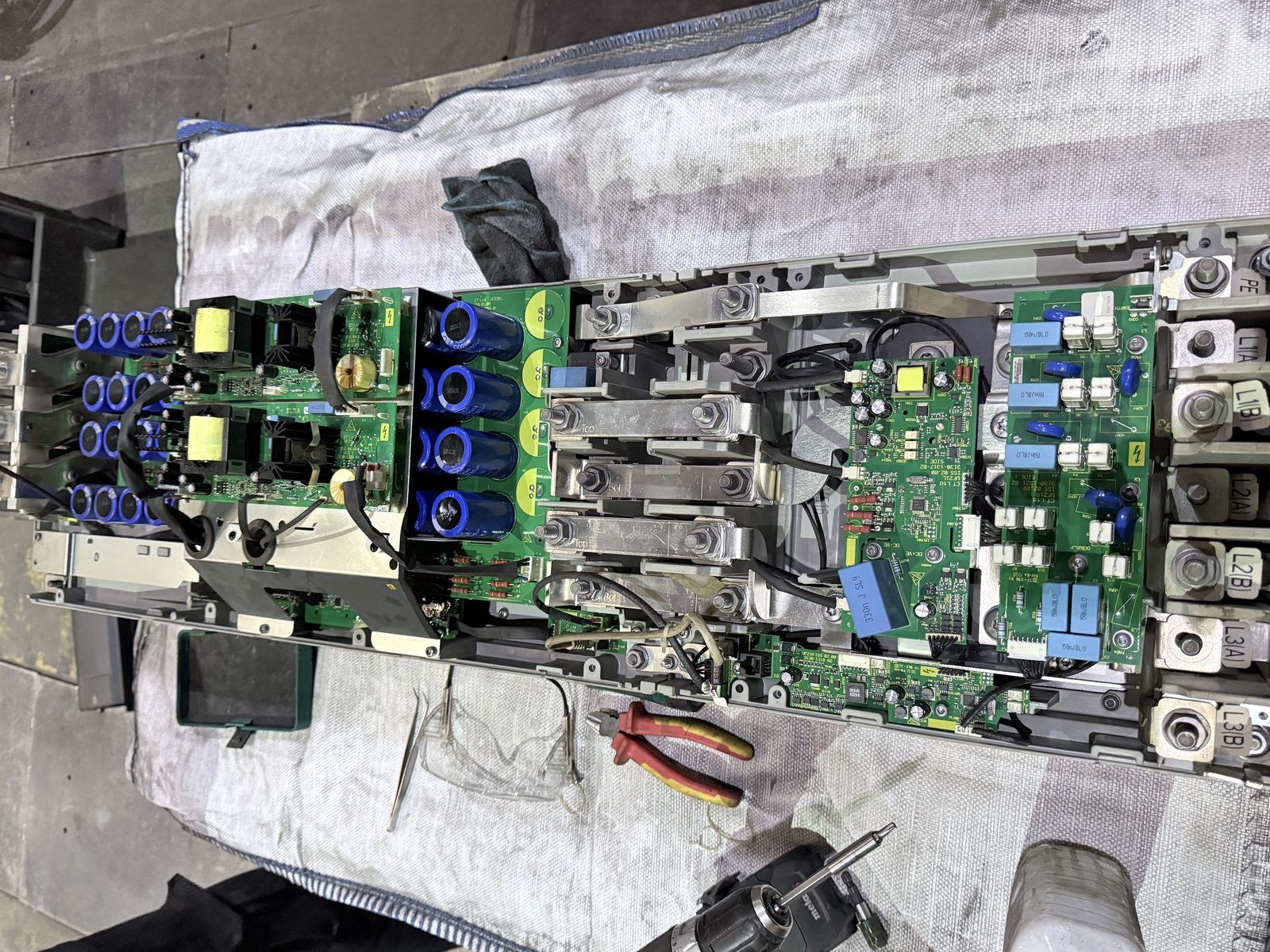 Преобразователь Unidrive M700-11404170E — после