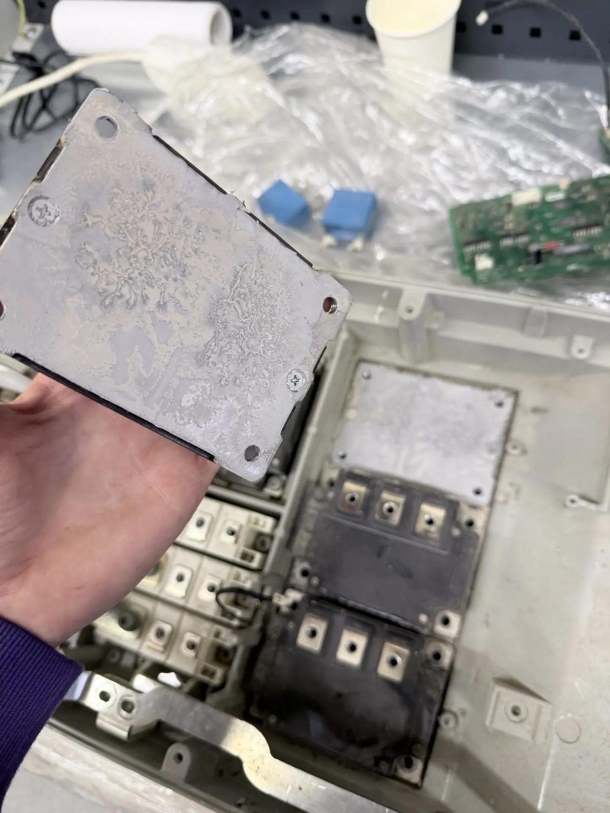 Основание IGBT-модуля с неравномерным слоем пасты КПТ-8